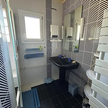 Maison Sur 2 Etages A 50m De La Avec Jardin - Fr-1-837-18 *