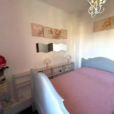 Maison Sur 2 Etages A 50m De La Avec Jardin - Fr-1-837-18